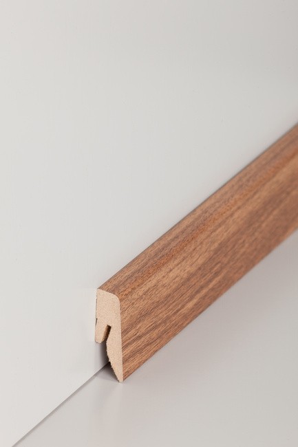 Sockelleisten / Fußleisten "Nauheim" (MDF foliert) - Farbpalette: Standard-Nussbaum hell (Default)
