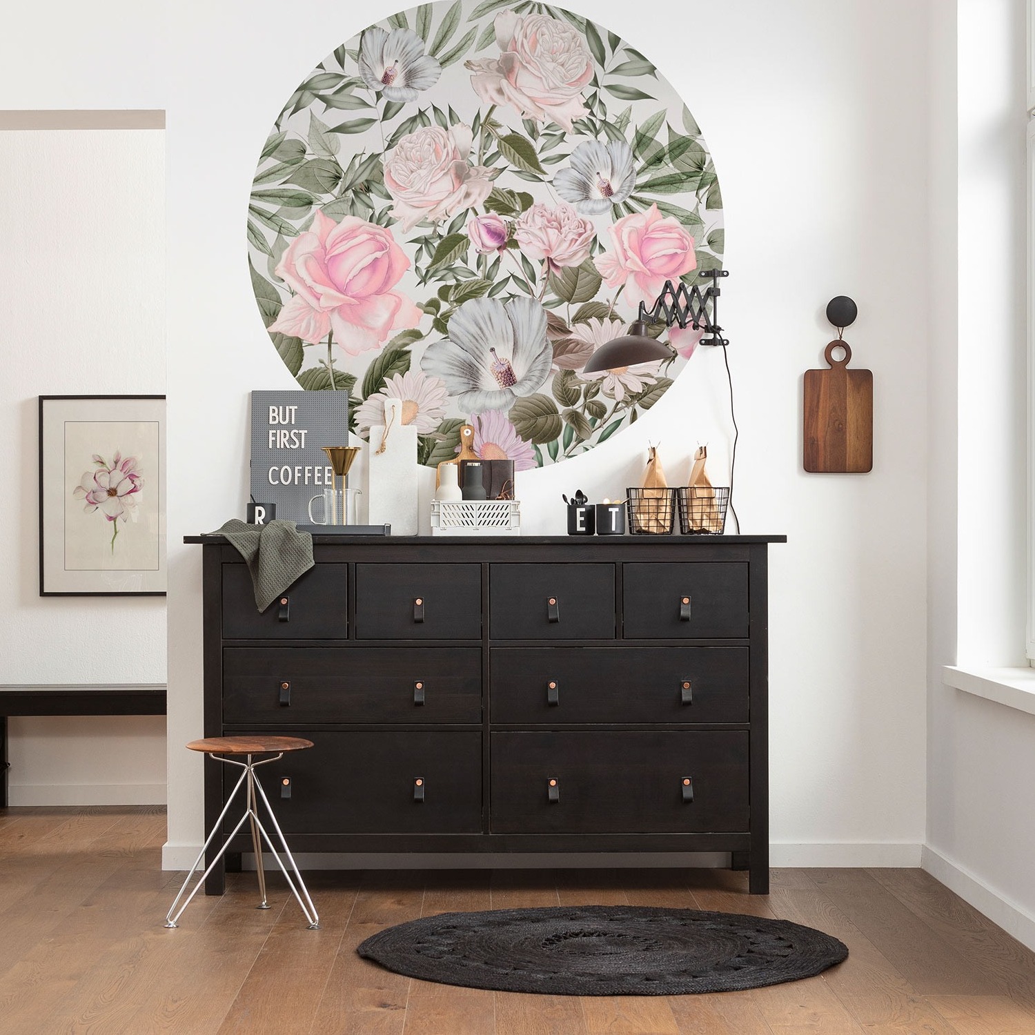 Komar Fototapete Disney Dot Daphne 125 x 125 cm Vlies Selbstklebend Daphne Blumen floral Blüten