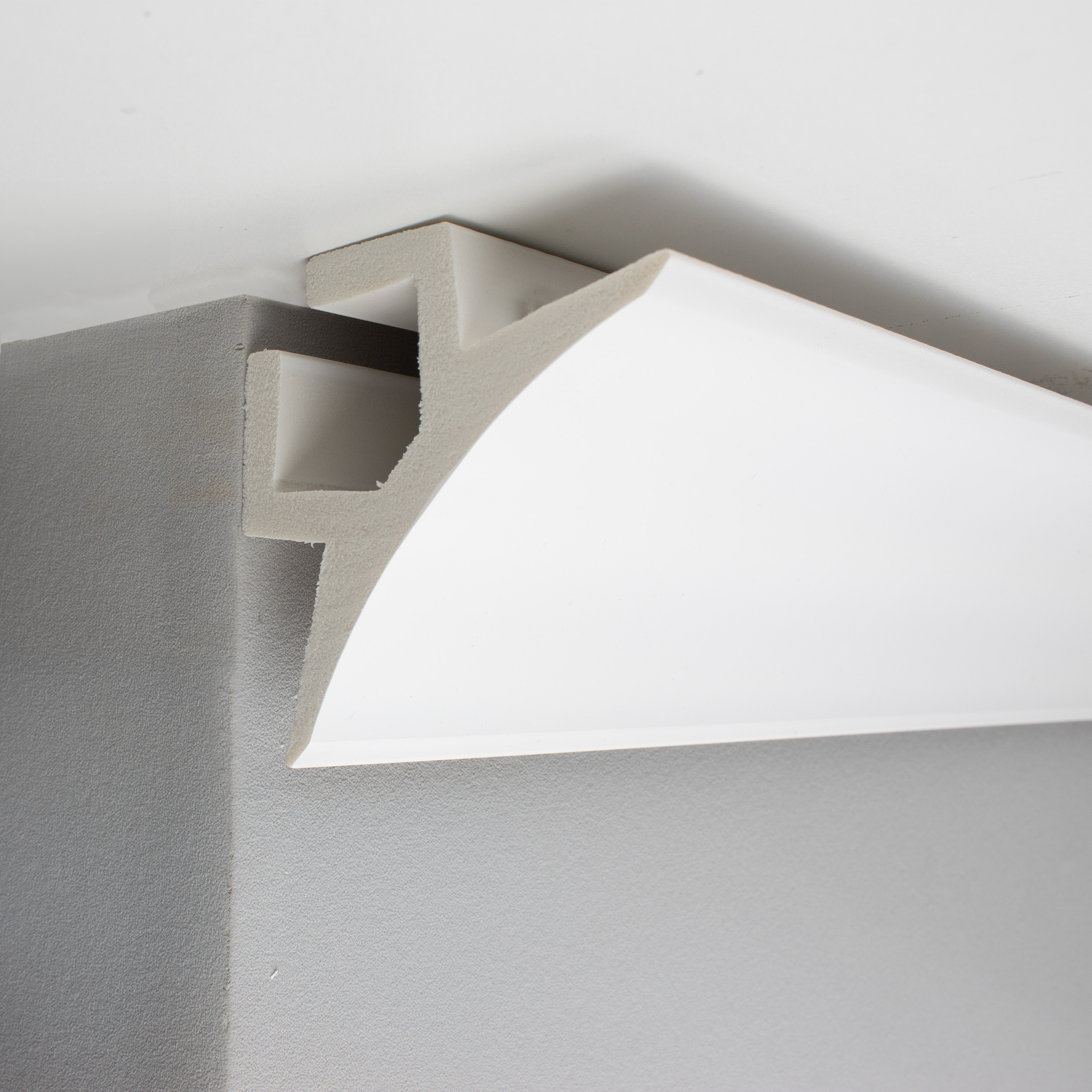 PROVISTON Licht Stuckleiste Kunststoff Weiß | 60 x 97 x 2000 mm Moderne Lichtleiste für die Decke