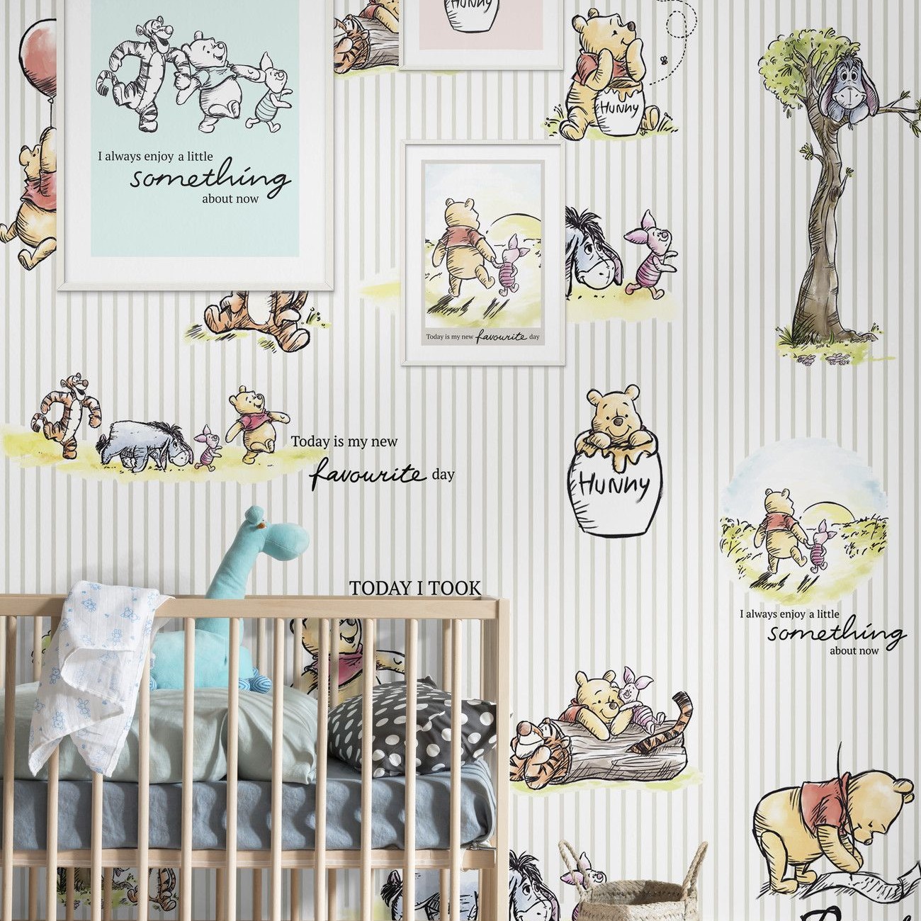 Komar Fototapete Disney Winnie Puuh Stripes 280 x 200 cm Vlies Winnie Puuh Stripes Freunde