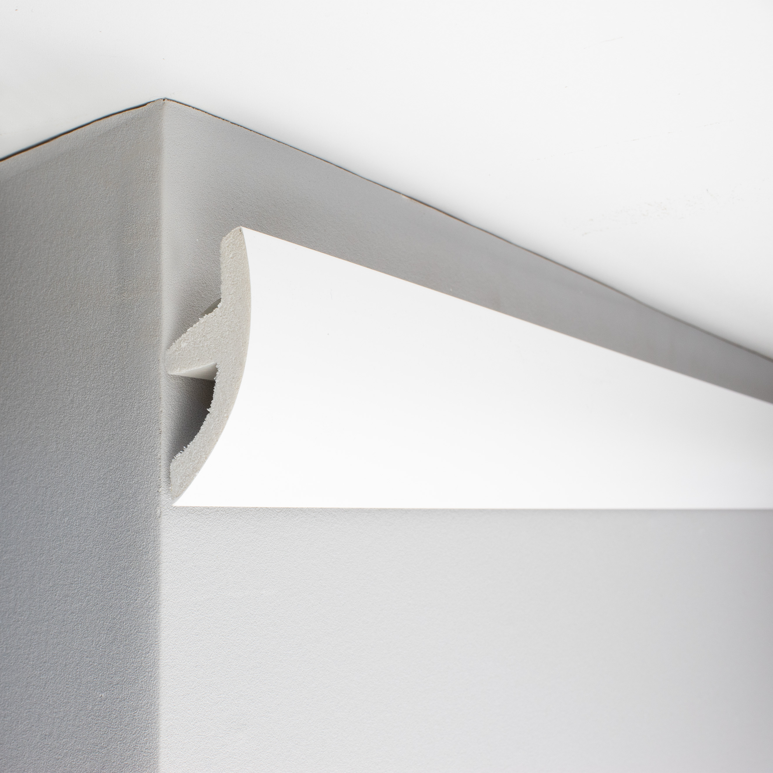 PROVISTON Licht Stuckleiste Kunststoff Weiß | 36.6 x 70 x 2000 mm Moderne Lichtleiste für die Decke