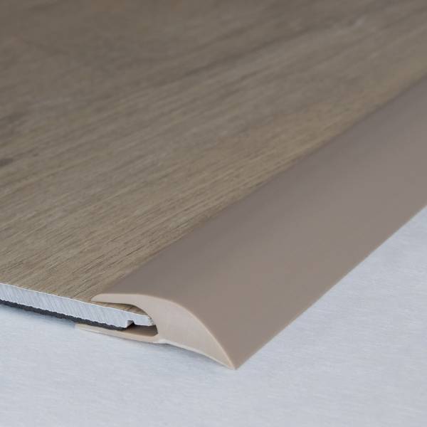 Auer Einfass- & Abschlussprofile Sardoal B 32 mm L 2700 mm Einfasshöhe 5 mm Weich-PVC Auer Einfass- & Abschlussprofile Sardoal B 32 mm L 2700 mm Einfasshöhe 5 mm Weich-PVC