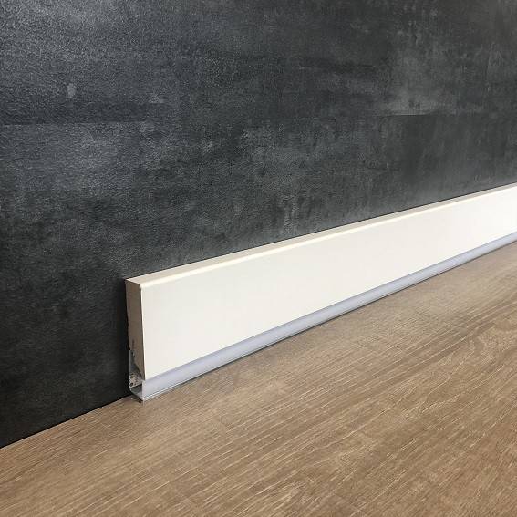 Neuhofer | Licht Sockelleiste &quot;Predosa&quot; | MDF | 19 x 85 x 2400 mm | Weiß | LED Fußleiste