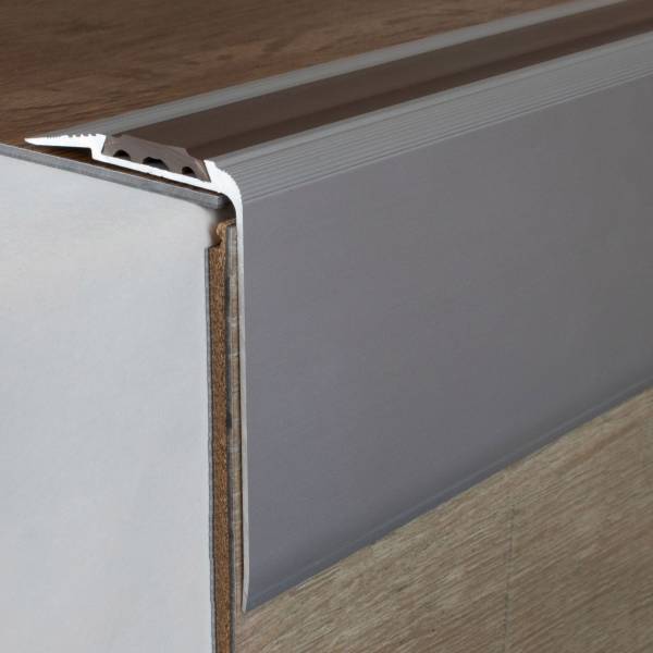 Auer | Treppenkanten- & Winkelprofile Grava | Höhe 80 mm | Breite 58 mm | Aluminium eloxiert Auer | Treppenkanten- & Winkelprofile Grava | Höhe 80 mm | Breite 58 mm | Aluminium eloxiert