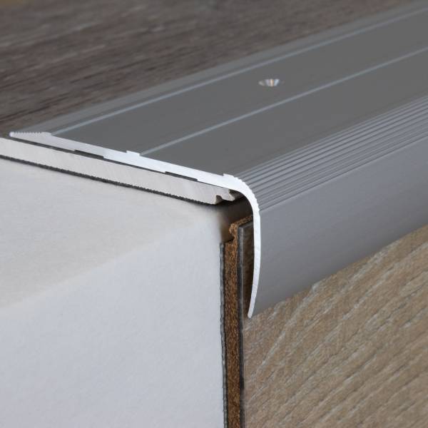 Auer | Treppenkanten- & Winkelprofile Belpasso | Höhe 28.5 mm | Breite 75 mm | Aluminium eloxiert Auer | Treppenkanten- & Winkelprofile Belpasso | Höhe 28.5 mm | Breite 75 mm | Aluminium eloxiert