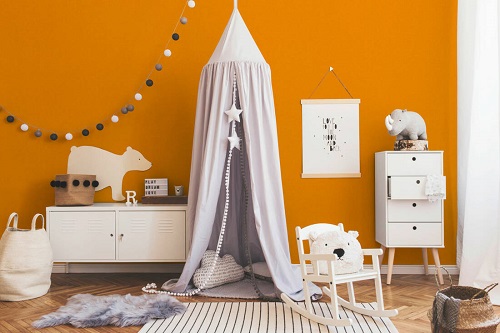 Raumbild der Wandfarbe Orange