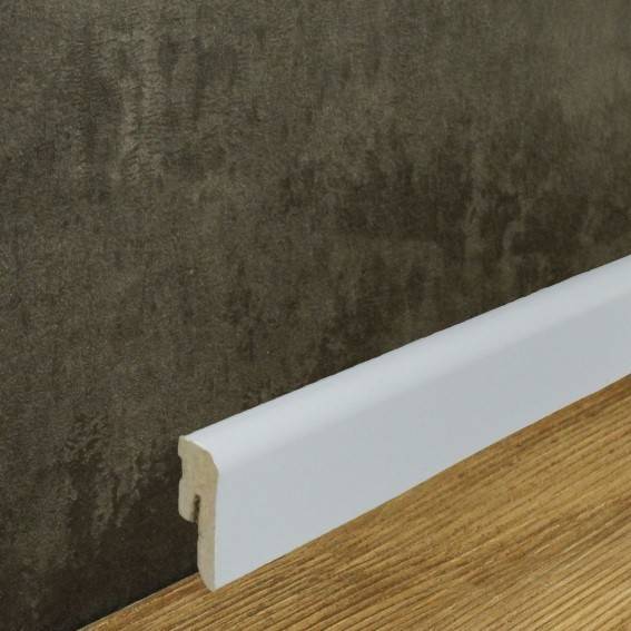 Sockelleiste "Ormea" 12 x 42 mm weiß foliert Sockelleiste "Ormea" 12 x 42 mm weiß foliert