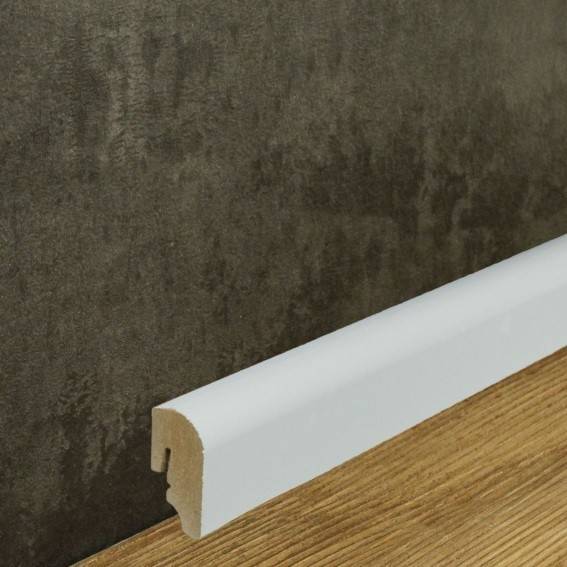 Sockelleiste "Boves" 20 x 40 mm MDF weiß lackiert Sockelleiste "Boves" 20 x 40 mm MDF weiß lackiert